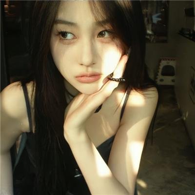 穿着旗袍的女孩