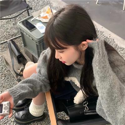 踉跄的女孩